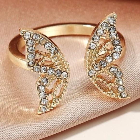 Jewelry - Rhinestone butterfly wings ring. New.